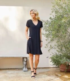 Quinn V-Neck Pocket Dress 10 Quinn V-Neck Pocket Dress -Karen Kane Store L14244 2 f15e9c3c 6b43 4a06 80b2 e7b0910e0b1b